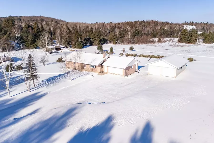 48 Pioneer RD, Madawaska Valley, ON K0J 1B0