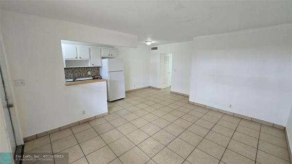 Hallandale Beach, FL 33009,704 NE 8th St  #2