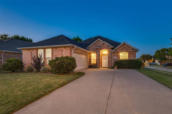 300 Wallford Lane, Lake Dallas, TX 75065