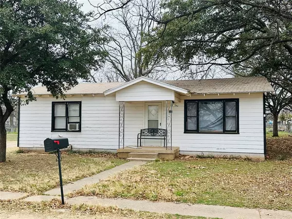 311 N Humphrey Street, Winters, TX 79567