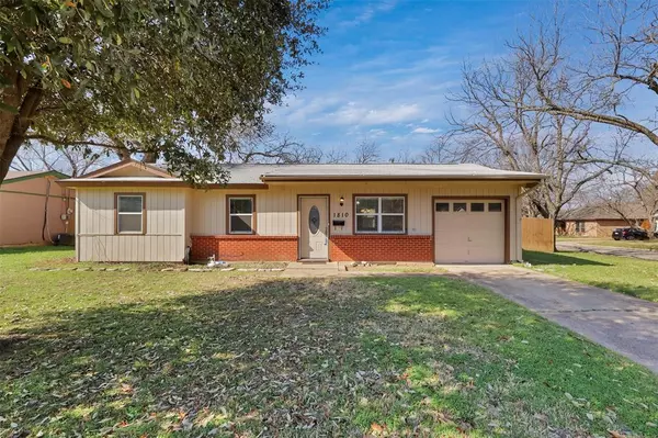 1810 Alan A Dale Road, Arlington, TX 76013