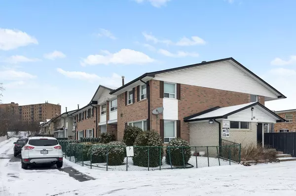 61 Ardglen DR #5, Brampton, ON L6W 1V1