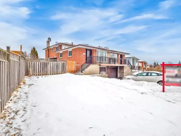 Mississauga, ON L5C 1Z5,3421 Ellengale DR