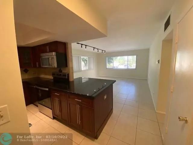 2624 NE 32nd St  #213, Fort Lauderdale, FL 33306