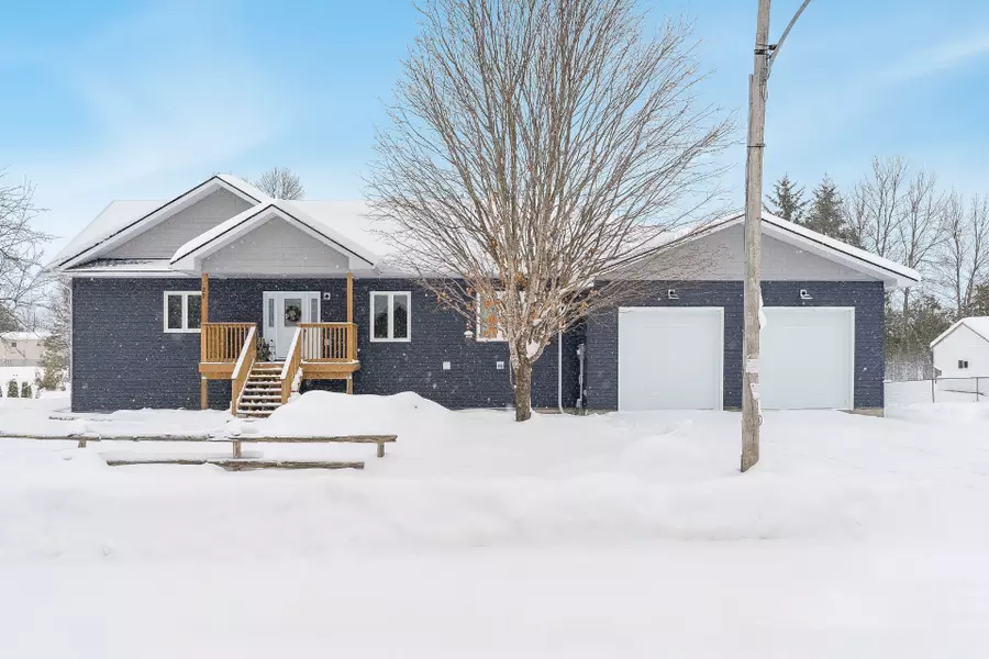 27 Leisure CT, Severn, ON L0K 1E0