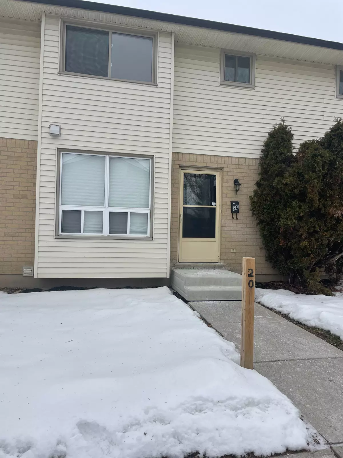 London, ON N6J 4J3,135 BELMONT DR #20