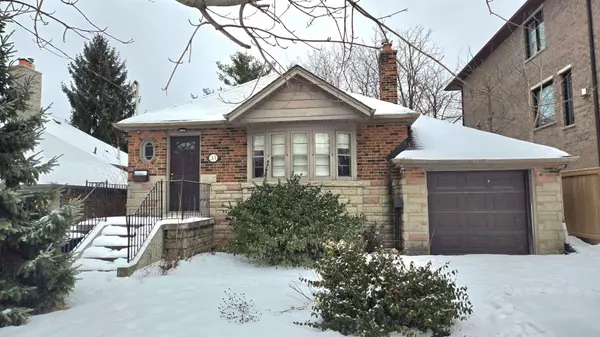 33 Burncrest DR, Toronto C04, ON M5M 2Z2