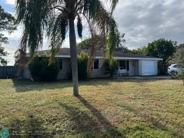 1474 SE Oakmont Ln, Port St Lucie, FL 34952