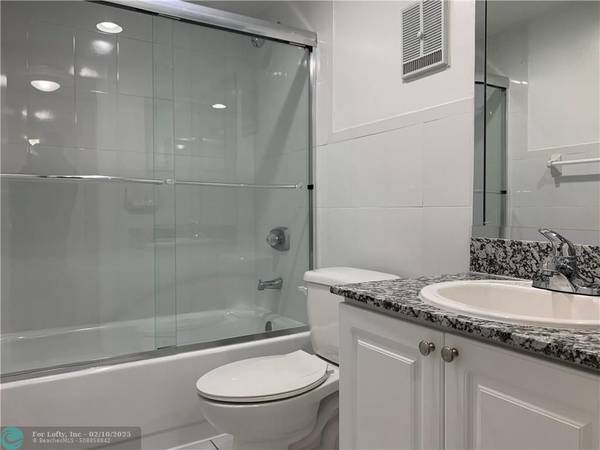 North Miami Beach, FL 33179,19455 NE 10 Ave  #1-318