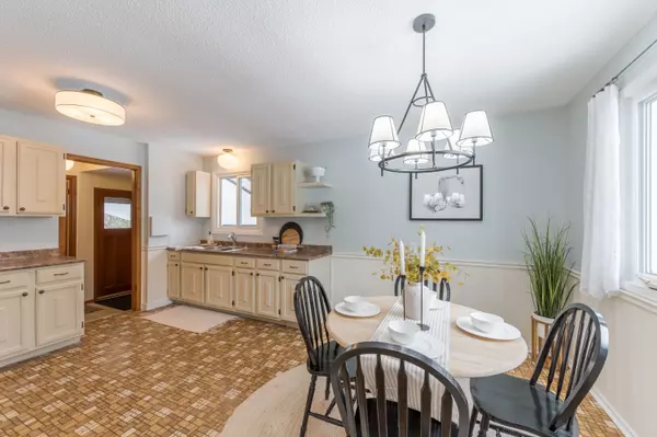 Smith-ennismore-lakefield, ON K0L 2H0,69 Ermatinger ST