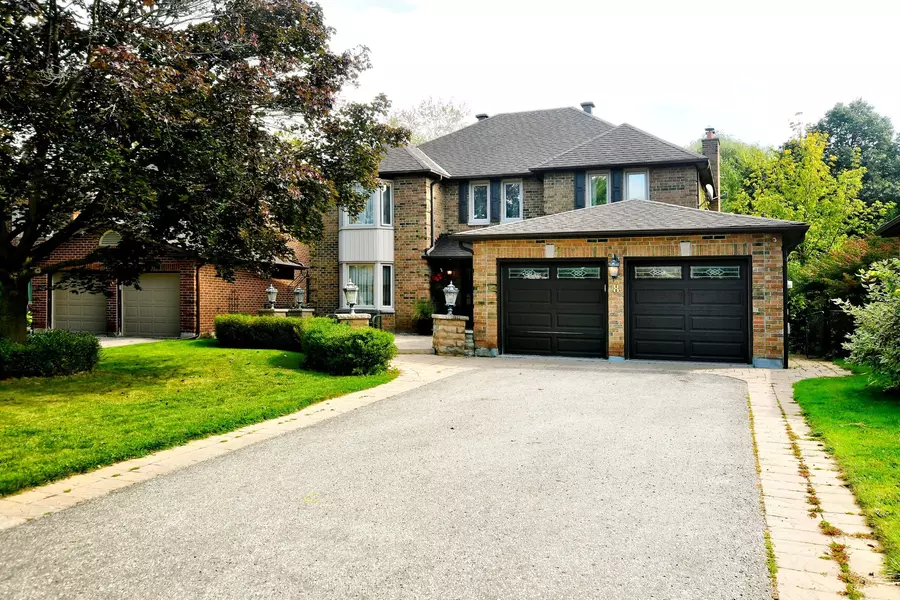 8 Petch CRES, Aurora, ON L4G 5N7