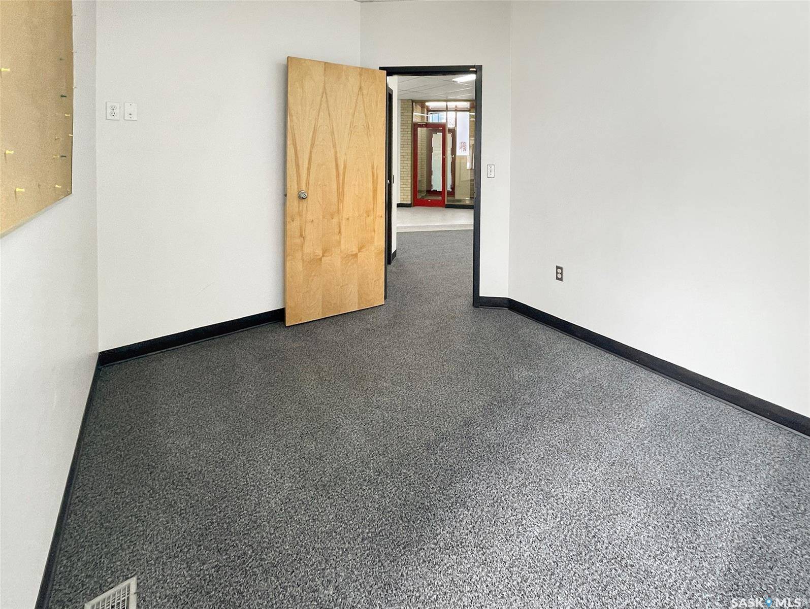 Swift Current, SK S9H 5A1,15 Dufferin STREET W