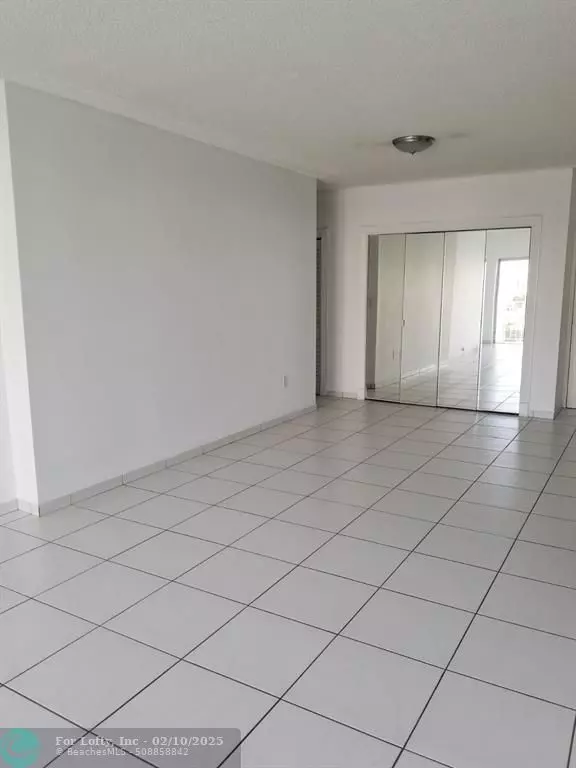 Sunny Isles Beach, FL 33160,500 Bayview Dr  #817