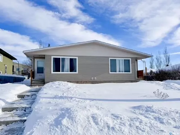 211 & 215 18th AVENUE NE, Swift Current, SK S9H 2Y2