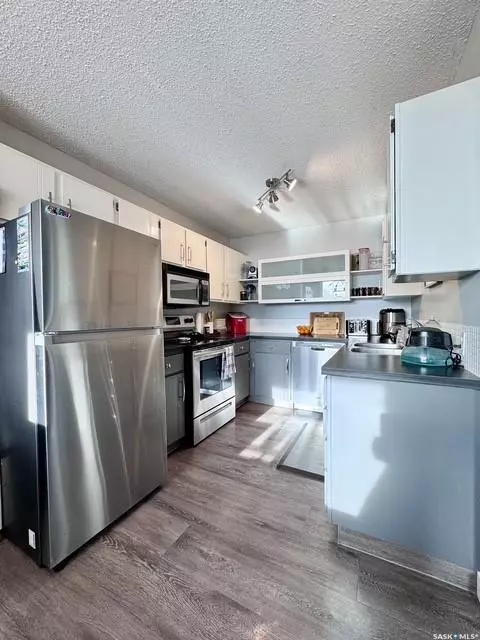 Swift Current, SK S9H 2Y2,211 & 215 18th AVENUE NE