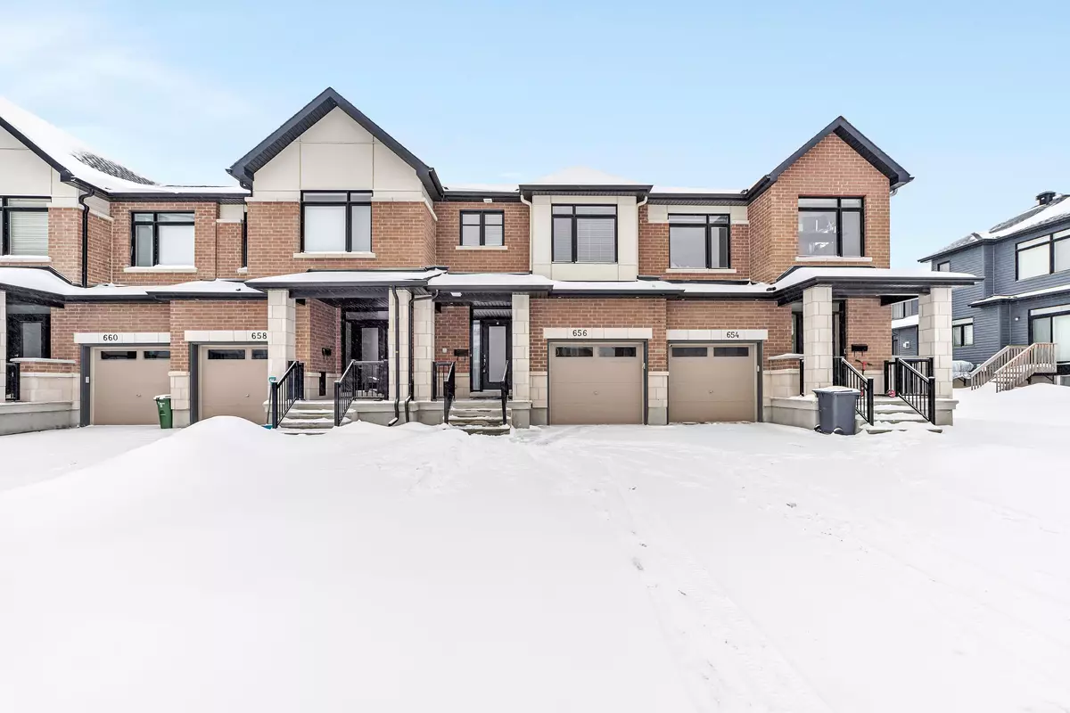 Stittsville - Munster - Richmond, ON K2S 2N7,656 Putney CRES