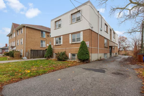 Oshawa, ON L1J 2M6,383 Buena Vista AVE #6