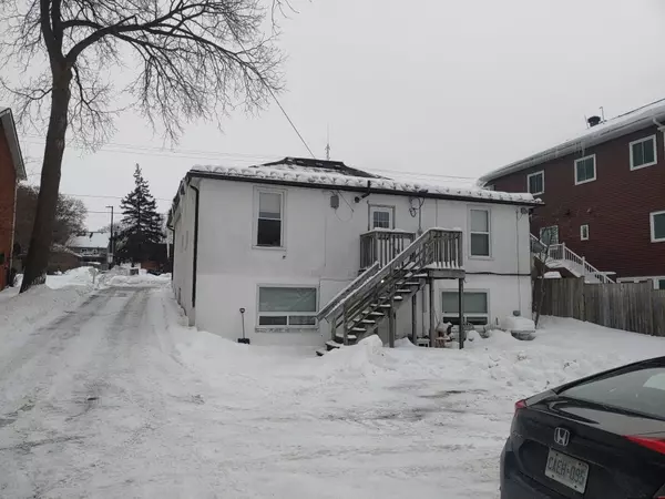 Barrie, ON L4M 1V6,40 Penetang ST #2