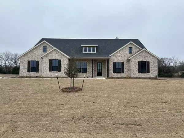 1040 Julian Drive, Van Alstyne, TX 75495