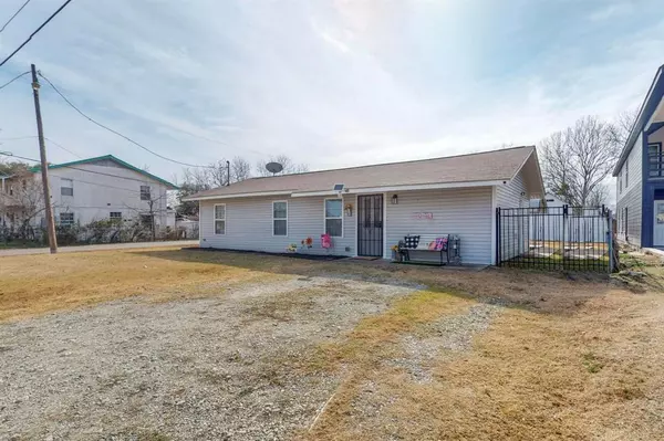 1508 E Dellis Street, Kaufman, TX 75142