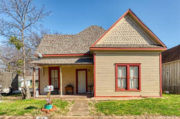 916 5th Avenue, Mineral Wells, TX 76067