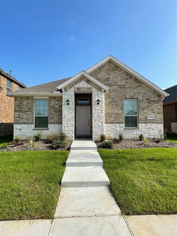 2252 Jasper Drive, Little Elm, TX 76227