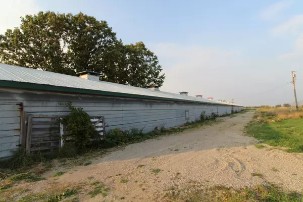 London, ON N0M 1P0,10748 McEwen DR #...Barn