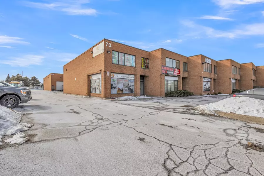 70 Delta Park BLVD #13, Brampton, ON L6T 5E9