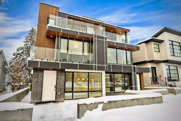 Calgary, AB T2M 2B2,726 25 AVE NW