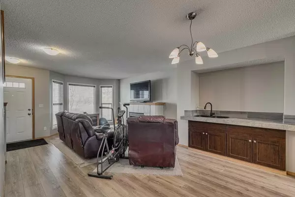 Calgary, AB T3E 1Y9,226 Cramond CT SE