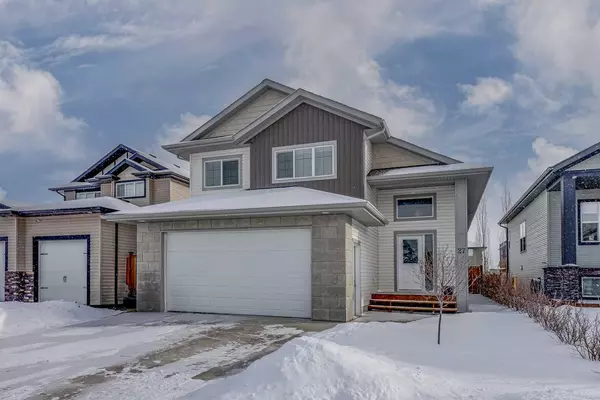 27 Henderson CRES NW, Penhold, AB T0M 1R0