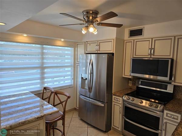 2803 Victoria Way  #J2, Coconut Creek, FL 33066