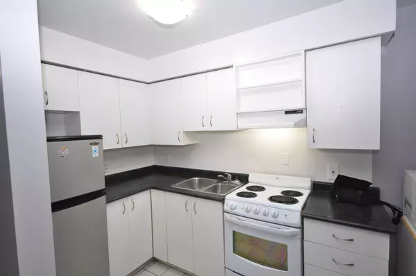 Ottawa Centre, ON K1R 5K6,450 MACLAREN ST #2