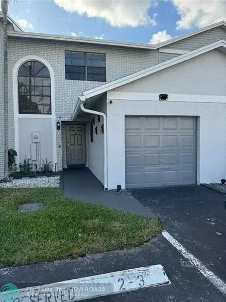 306 NW 106th Ter, Pembroke Pines, FL 33026