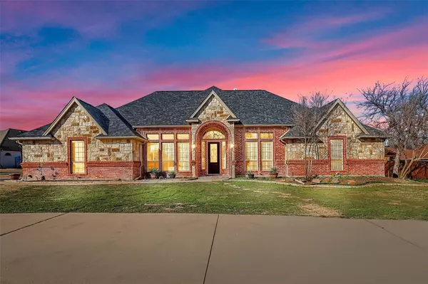 210 Deer Creek Drive, Aledo, TX 76008