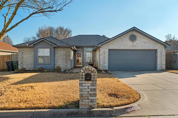 2802 Monthaven Drive, Arlington, TX 76001