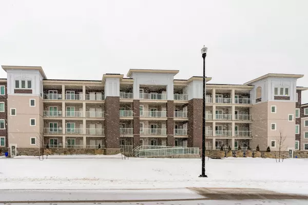 17 Spooner CRES #403, Collingwood, ON L9Y 1T3