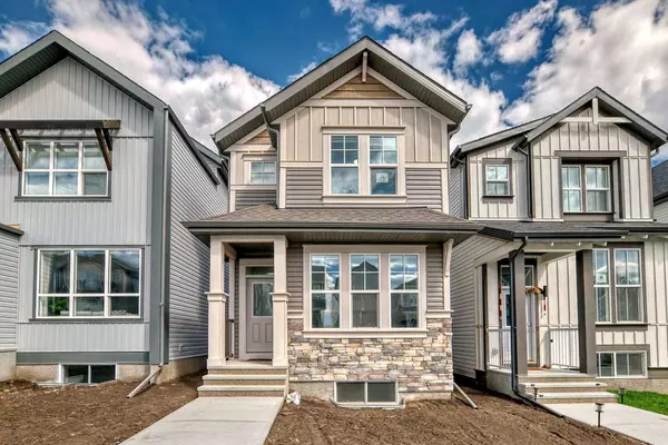 44 Heirloom CRES SE, Calgary, AB T3S 0H1