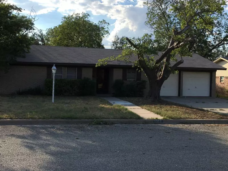 2022 S High Street, Brady, TX 76825