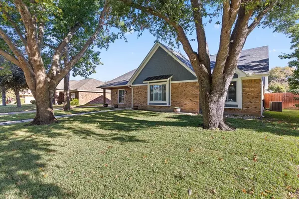 North Richland Hills, TX 76180,6552 Lake Side Circle