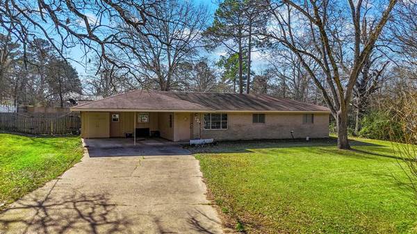 134 E Adams Street, Beckville, TX 75631