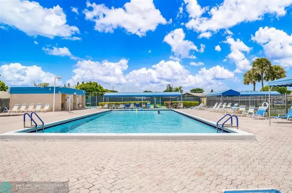 Delray Beach, FL 33484,5250 Las Verdes Cir  #317