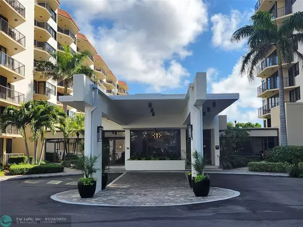 Boca Raton, FL 33487,859 JEFFERY ST  #104