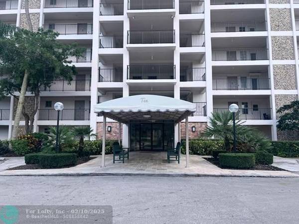 3150 N Palm Aire Dr  #704, Pompano Beach, FL 33069