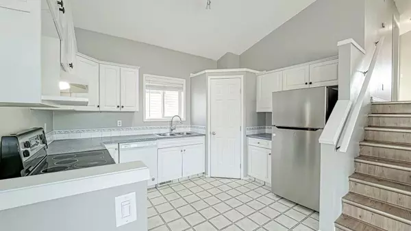 Calgary, AB T3K 4Z8,112 Covewood Close NE