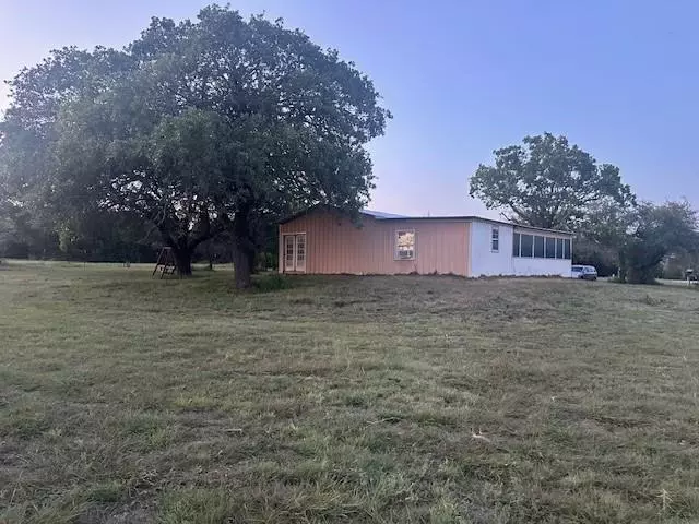 5927 Oak Creek Court, Lipan, TX 76462