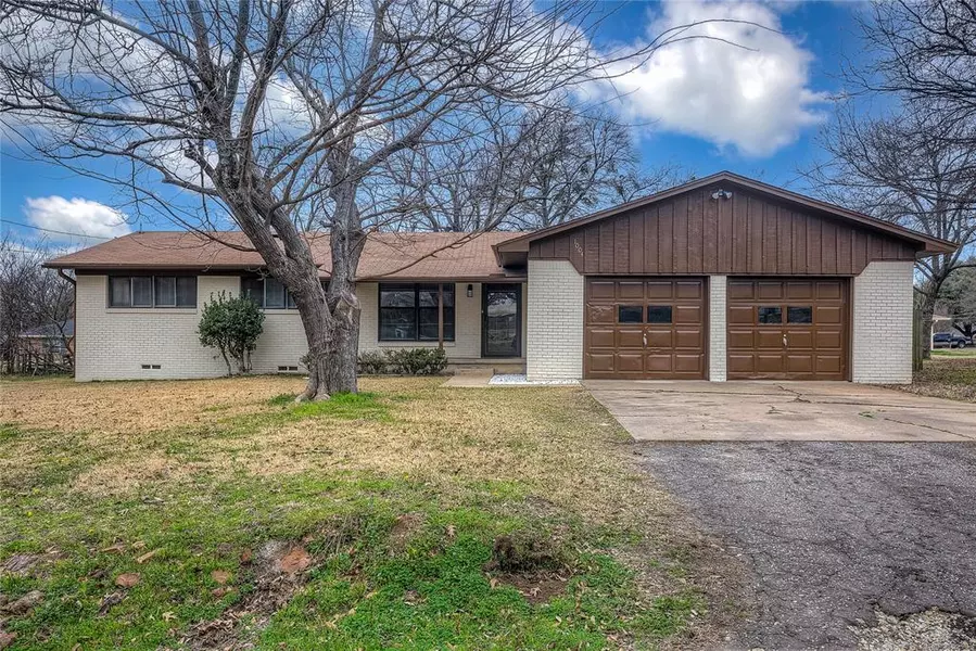 1004 Pecan Avenue, Wills Point, TX 75169