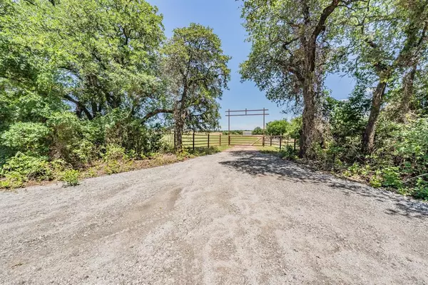 1179 County Road 1990, Chico, TX 76431