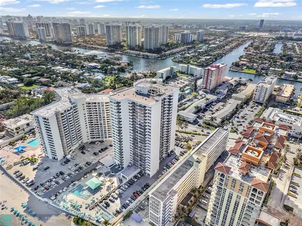 Hallandale Beach, FL 33009,3140 S Ocean Dr  #208