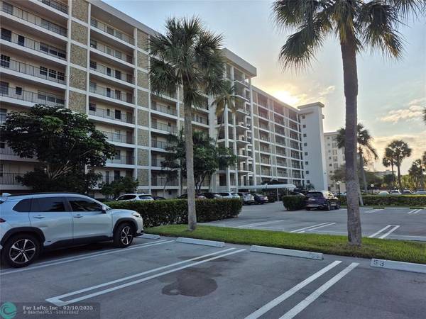 3150 N Palm Aire Dr  #208, Pompano Beach, FL 33069